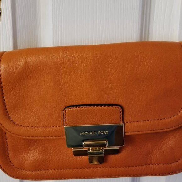 Michael Kors Deneuve Small Shoulder leather bag in Orange - Picture 2 of 15
